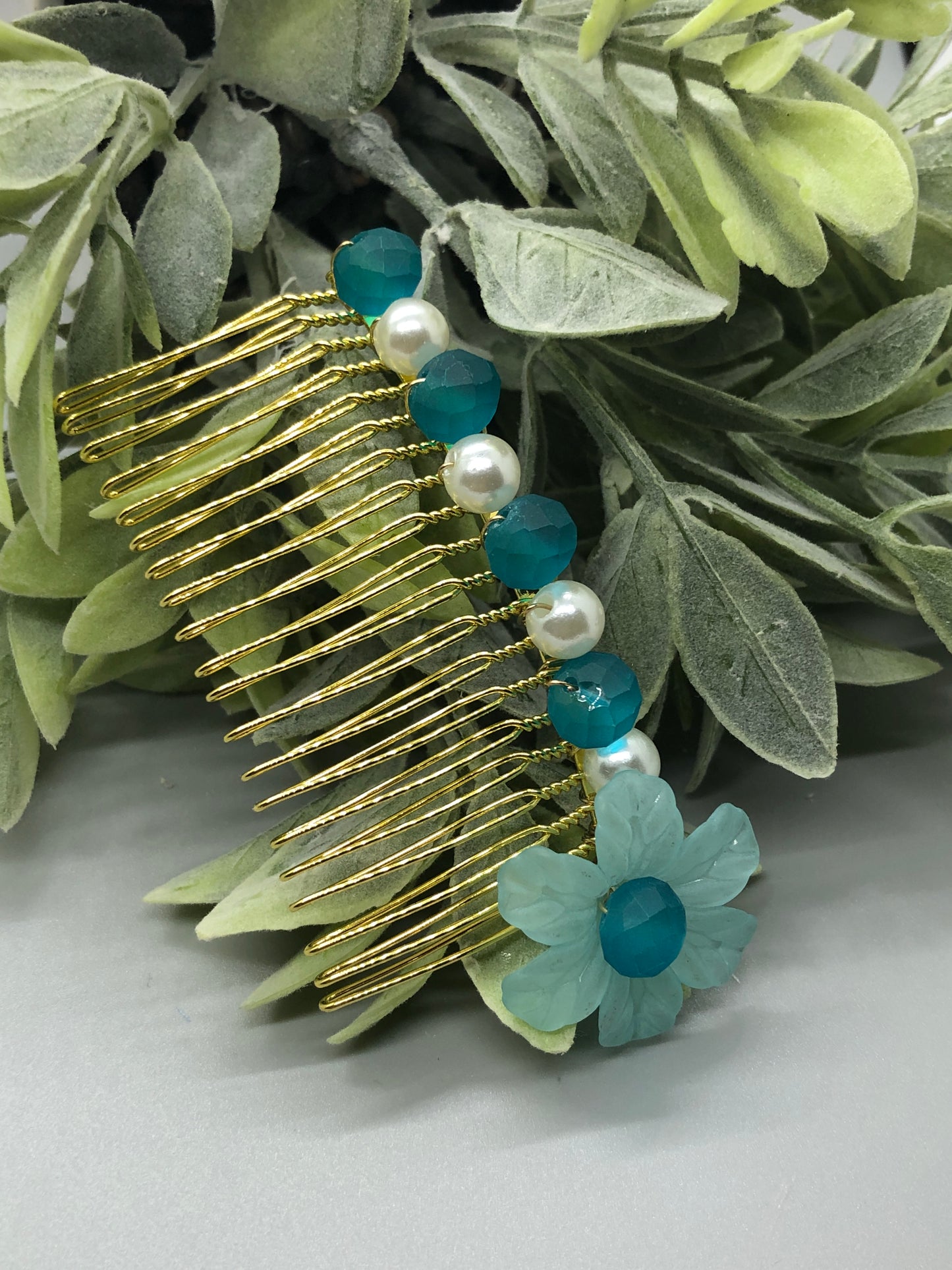 Teal Acrylic Flower Teal White Beads 3.5' Metal Side Comb Retro Vintage Style 1 pc