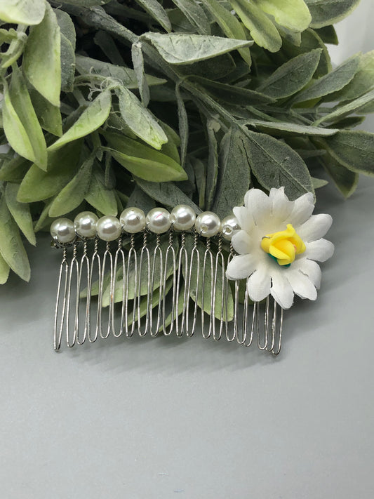 White Daisey Flower White Beads 3.5' Metal Side Comb Retro Vintage Style 1 pc